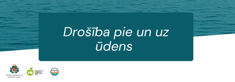 Jūras ūdens ar uzrakstu "Drošība pie un uz ūdens". 