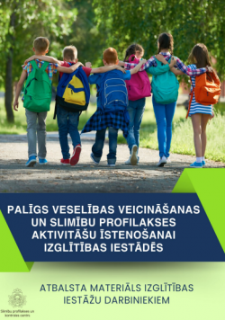 jaunieši iet pa ielu