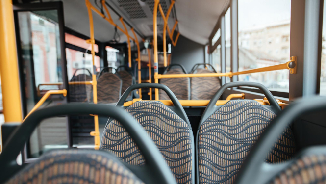 Tukšs autobuss no iekšpuses