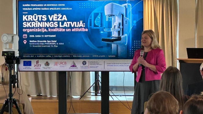 Elīna Dimiņa runā krūts vēža skrīninga seminārā