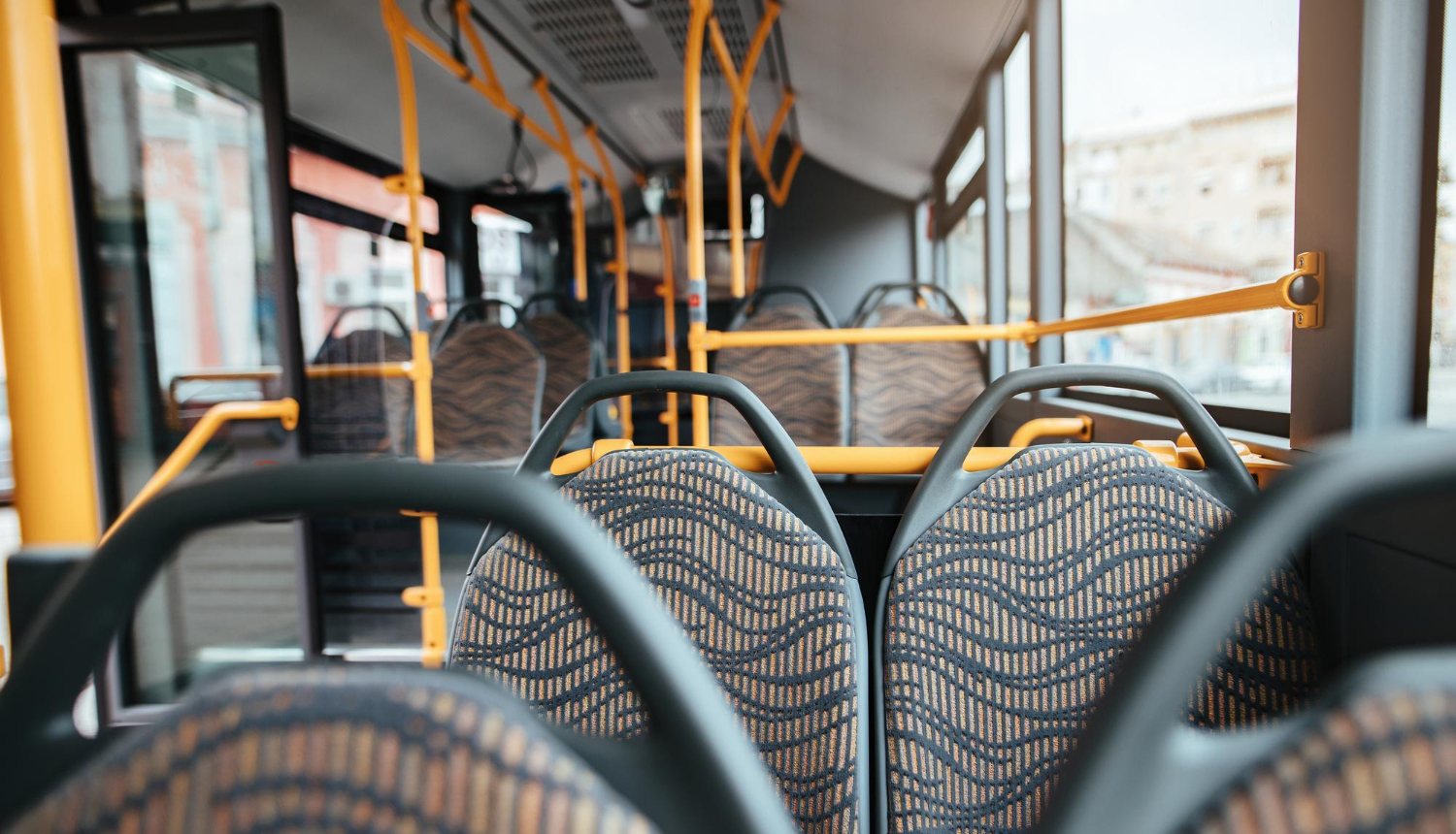 Tukšs autobuss no iekšpuses