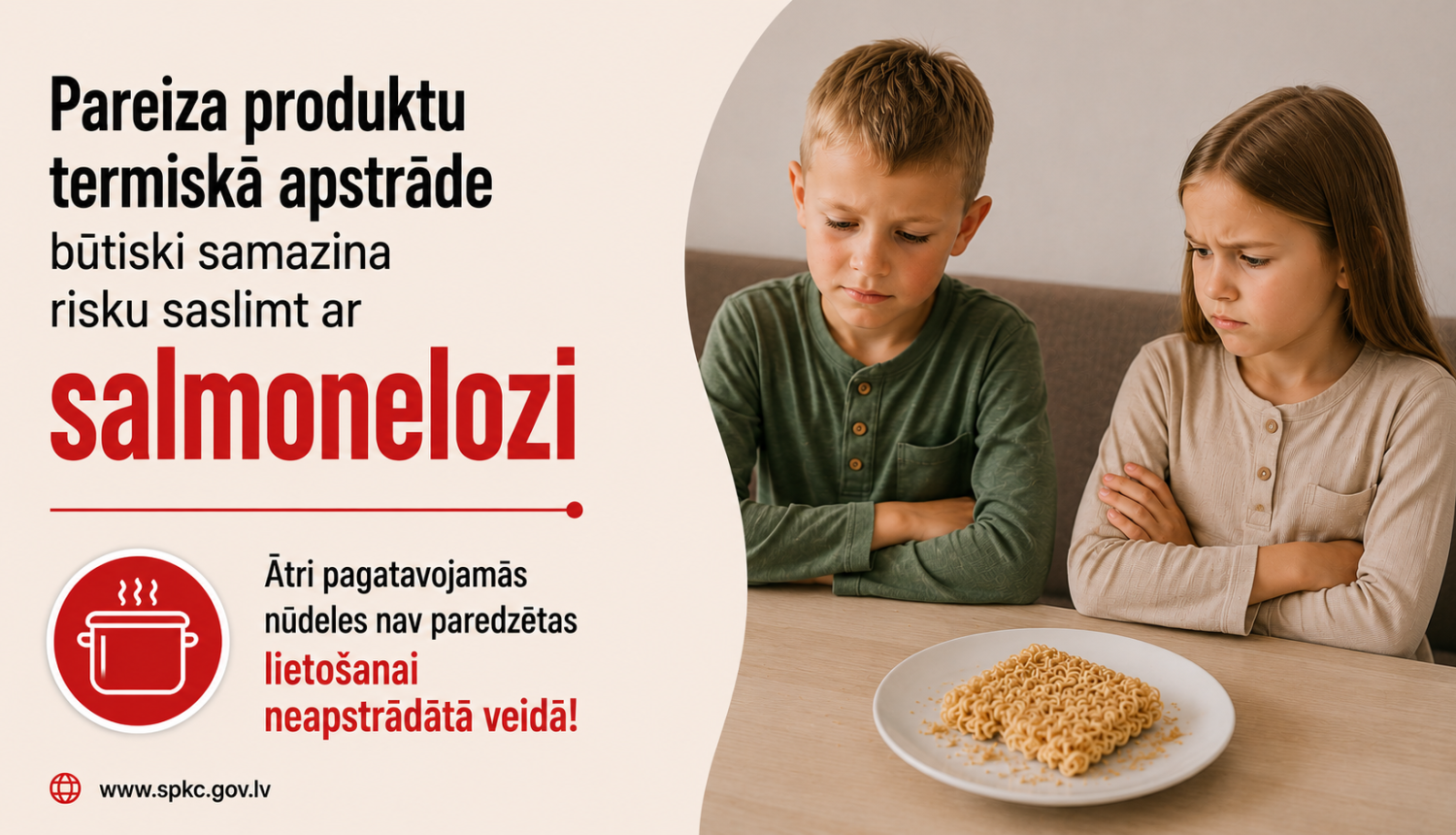 Divi bērni pie galda