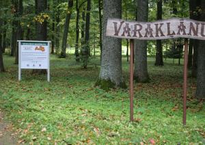 Uzraksts "Varakļānu veselības maršruts"