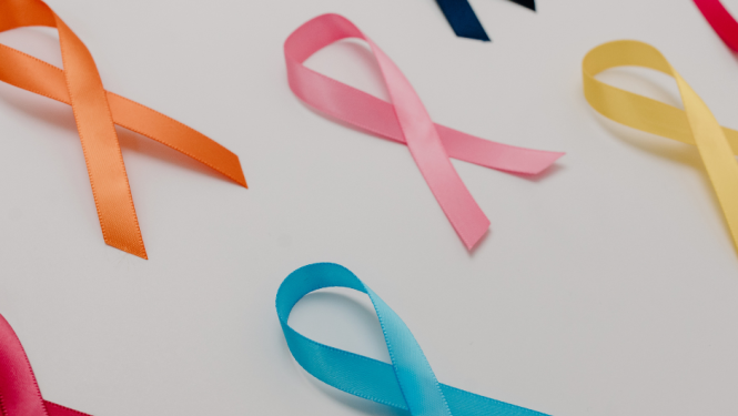 Vēža simbols - krāsaina lentīte