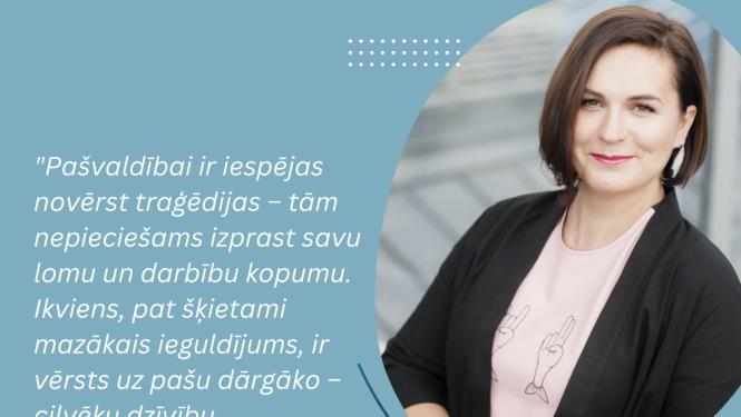 Citāts uz zila fona