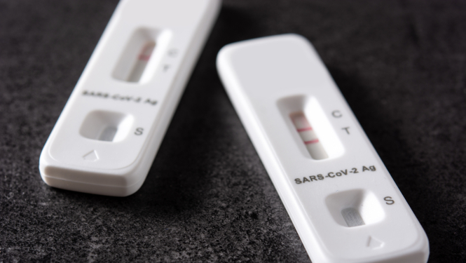 Covid-19 ātrie antigēna testi uzrāda pozitīvu rezultātu