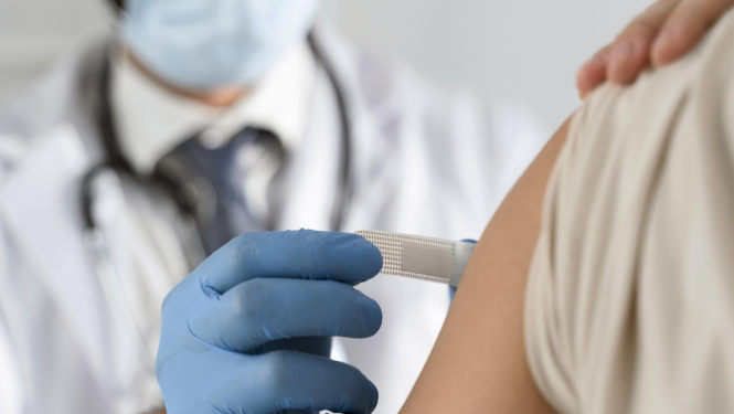 plāksteris uz rokas 