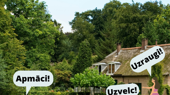 fonā mežmala un māja, priekšplānā vecāki ar bērniem atpūšas 