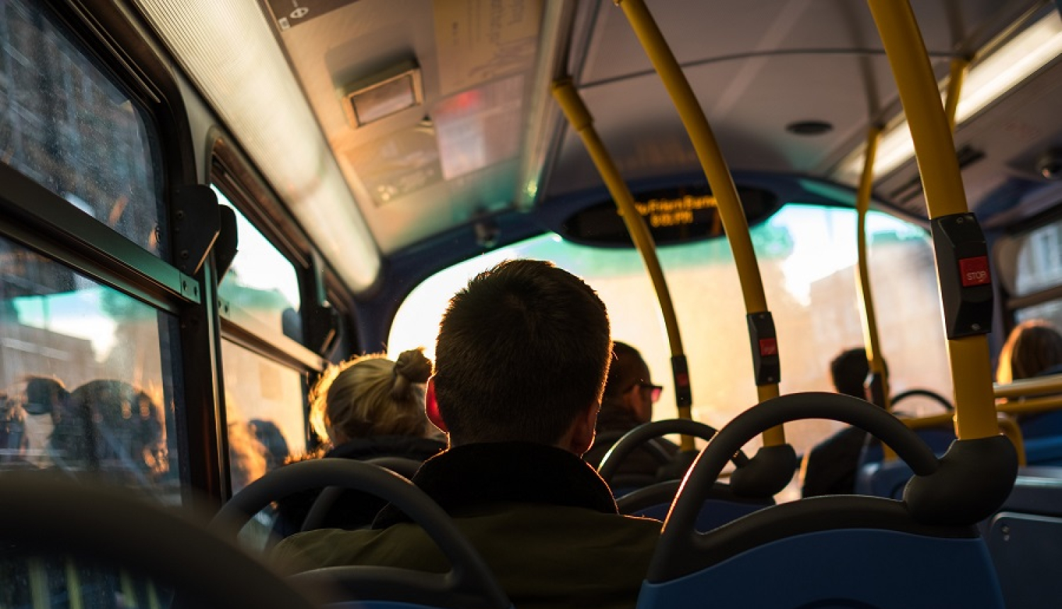 Autobusā sēž pasažieri