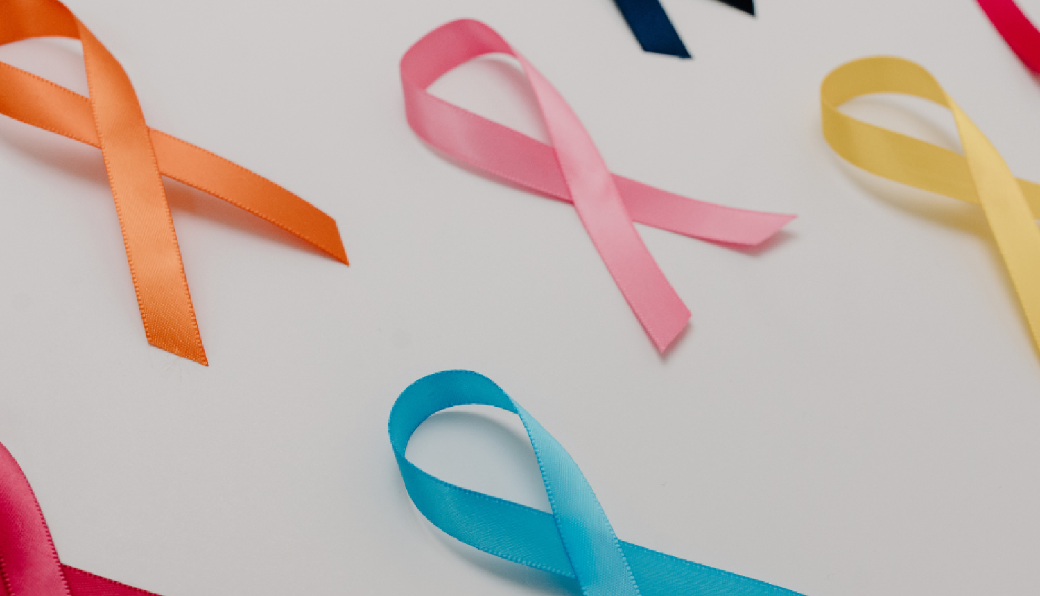 Vēža simbols - krāsaina lentīte