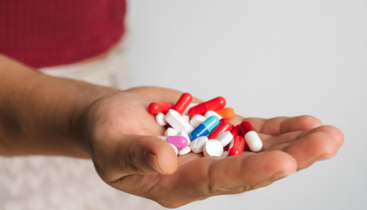 Krāsaini medikamenti saujā