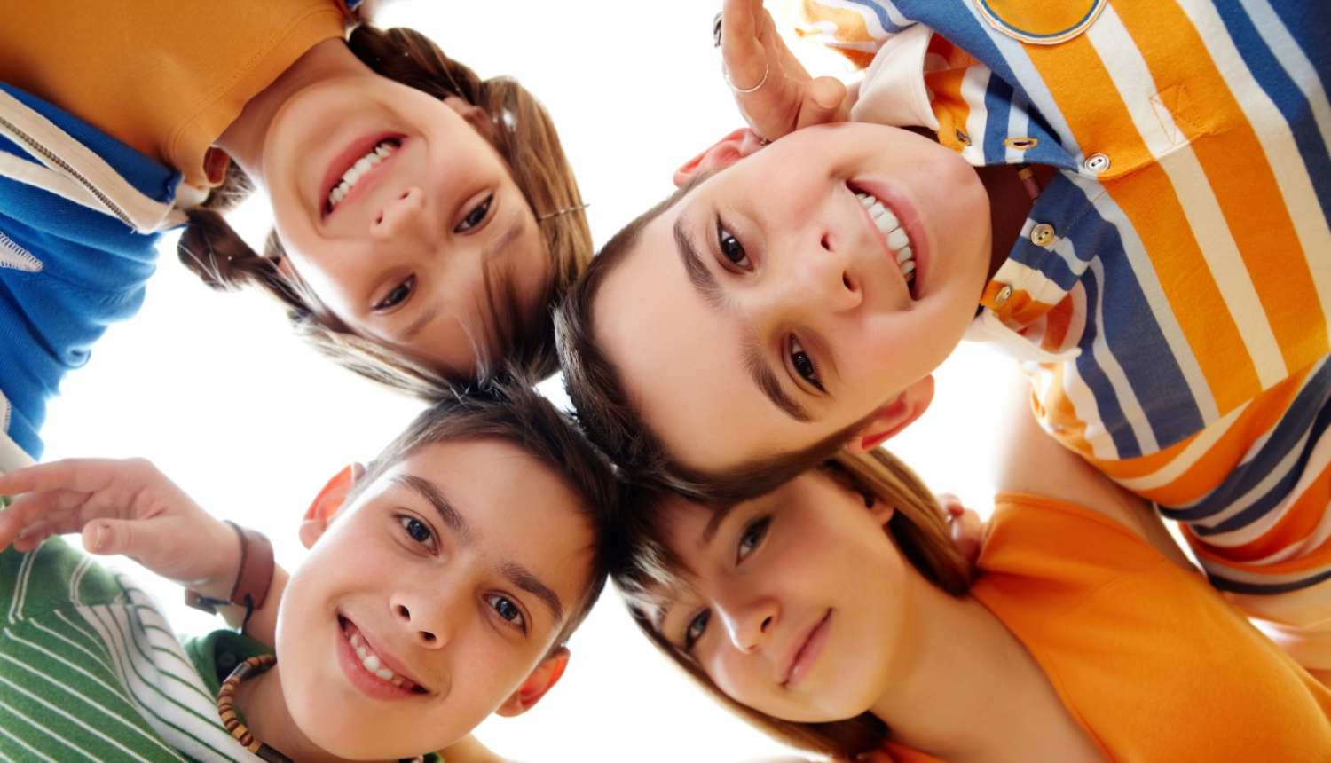 četri pusaudži vasarā